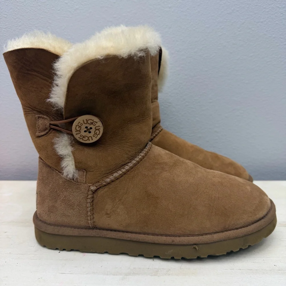Ugg Brown Suede Bailey Button Short Boots Size 8